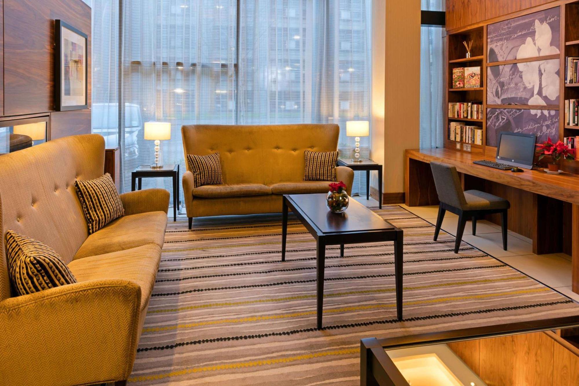 Hampton By Hilton London Hotel