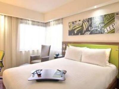 Hampton By Hilton London Hotel 4*