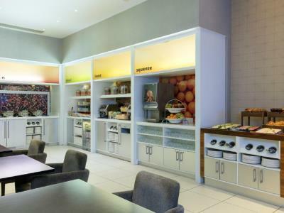 Hotel Hampton By Hilton London 4*