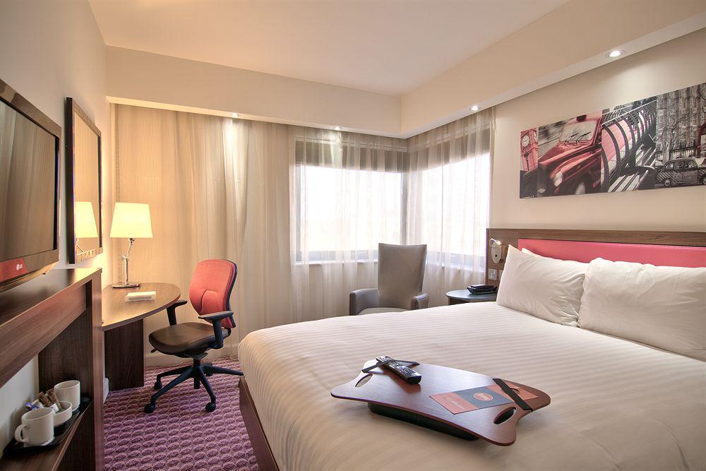 Hampton By Hilton London 4*