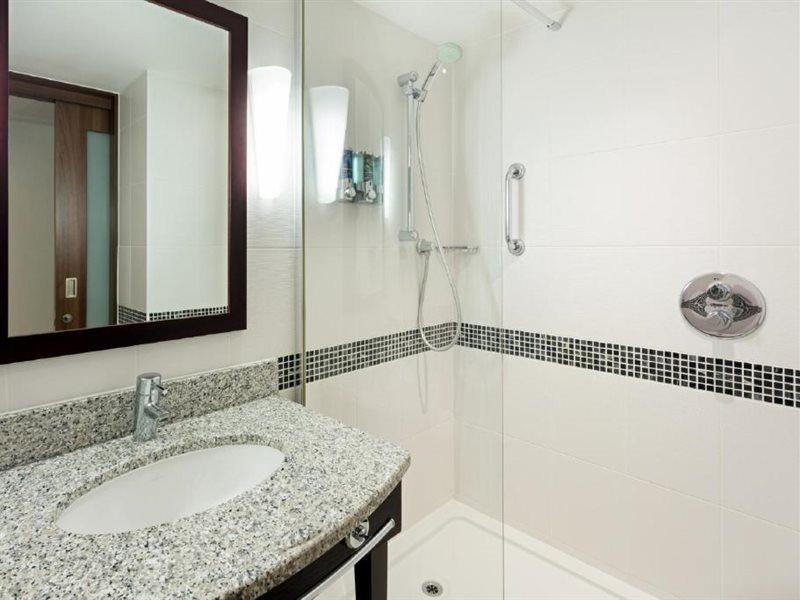 Hampton By Hilton London Hotel 4*