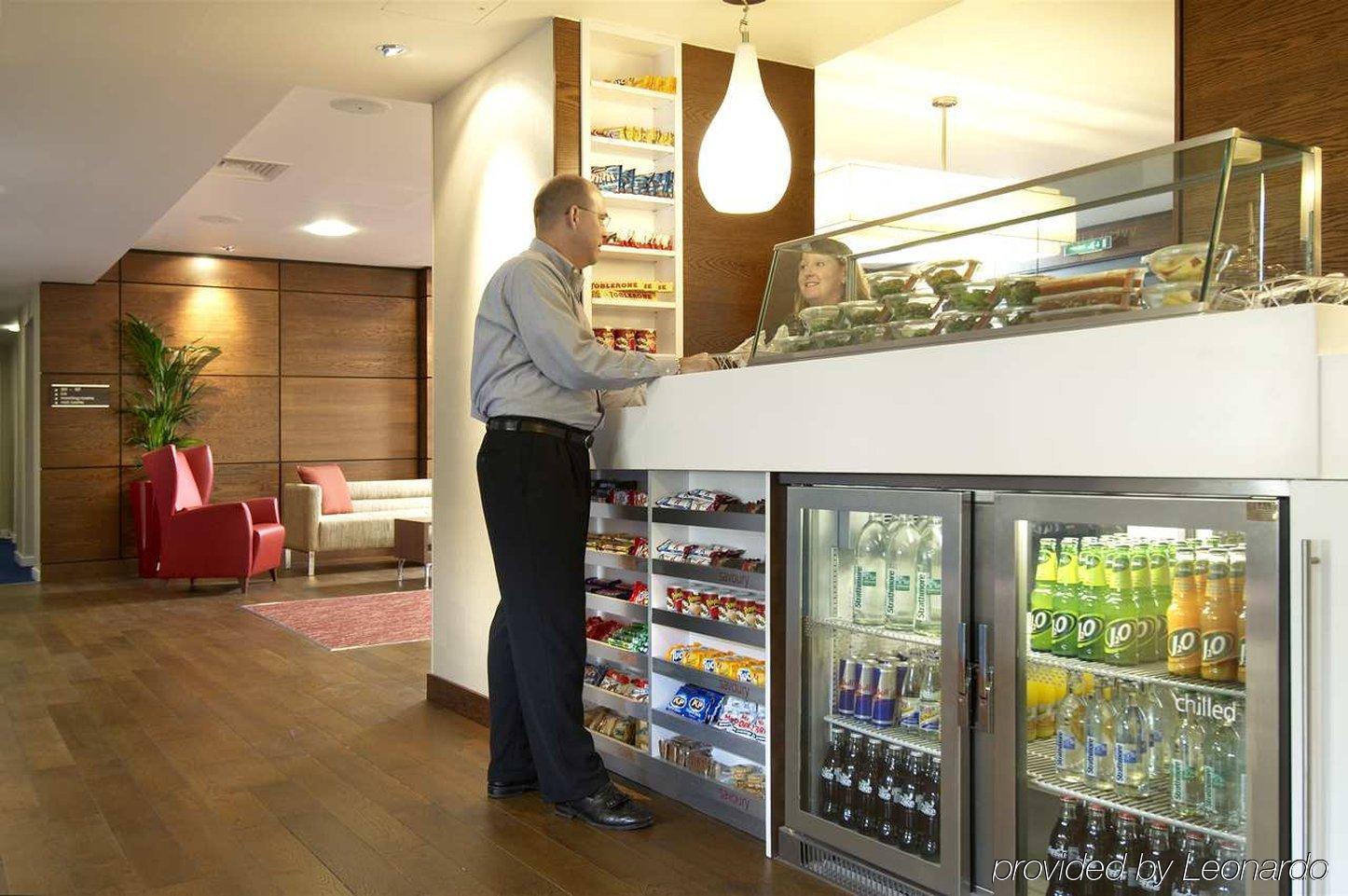 Hampton By Hilton London Hotel 4*