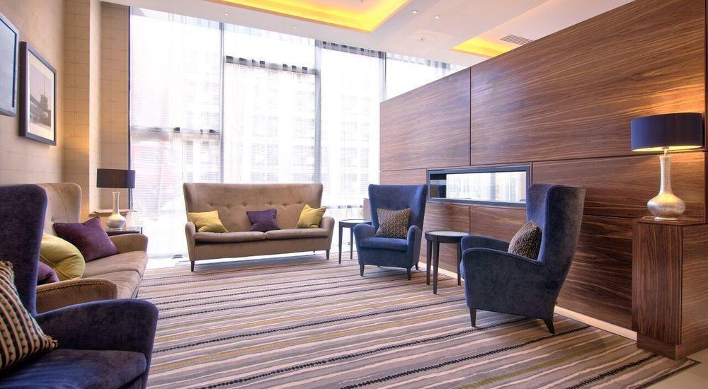 Hampton By Hilton London 4*