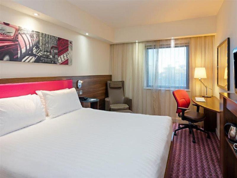 Hampton By Hilton London 4*