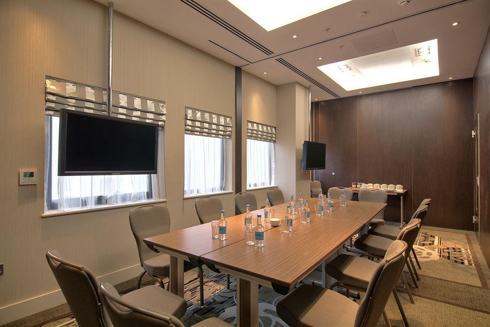 Hampton By Hilton London Hotel 4*